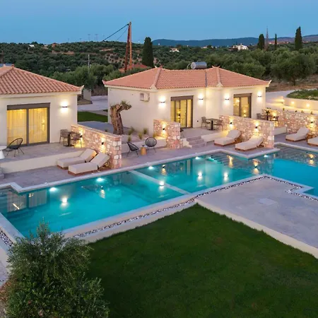 Poolside Koróni