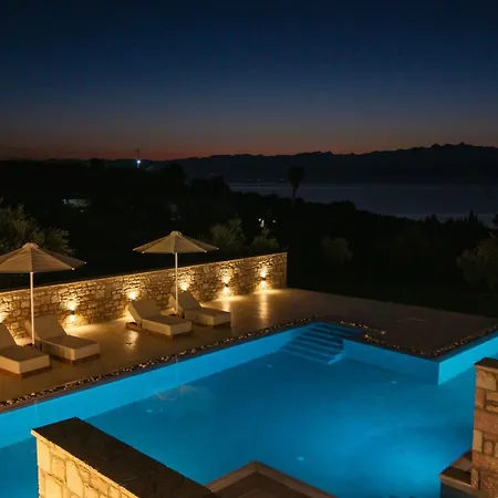 Poolside Koróni